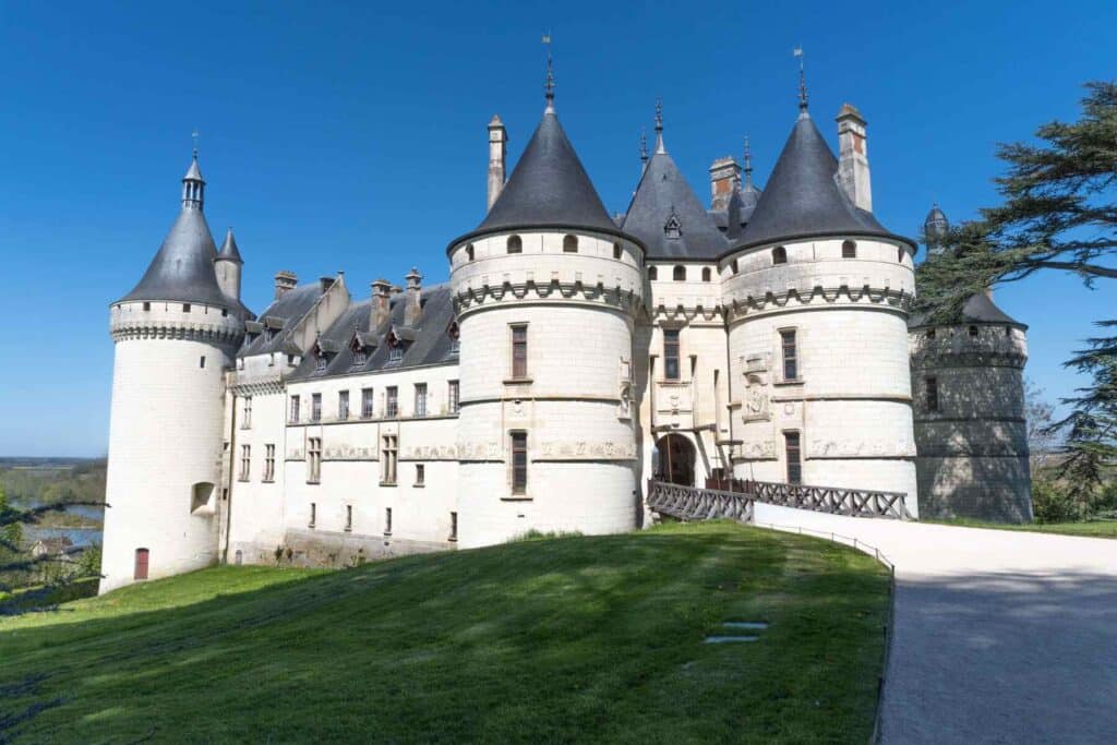 Entrance of the Chaumont-sur-Loire castle, with the Loire Valley in the background