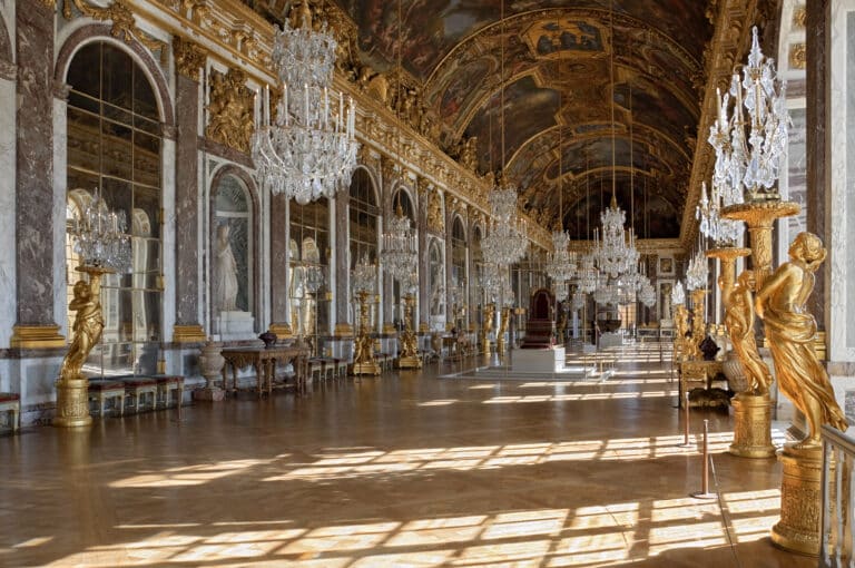 Hall of Mirrors in Château de Versailles (Versailles Castles)