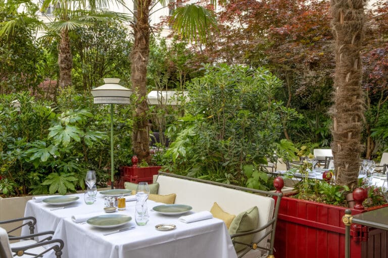 La Réserve Paris Hotel & Spa - La Pagode de Cos Outdoor Restaurant