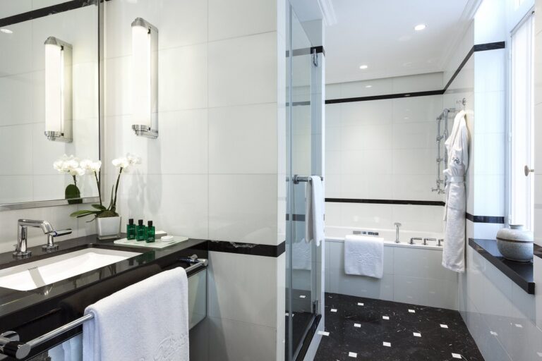 Prestige Room Bathroom - Hôtel San Regis